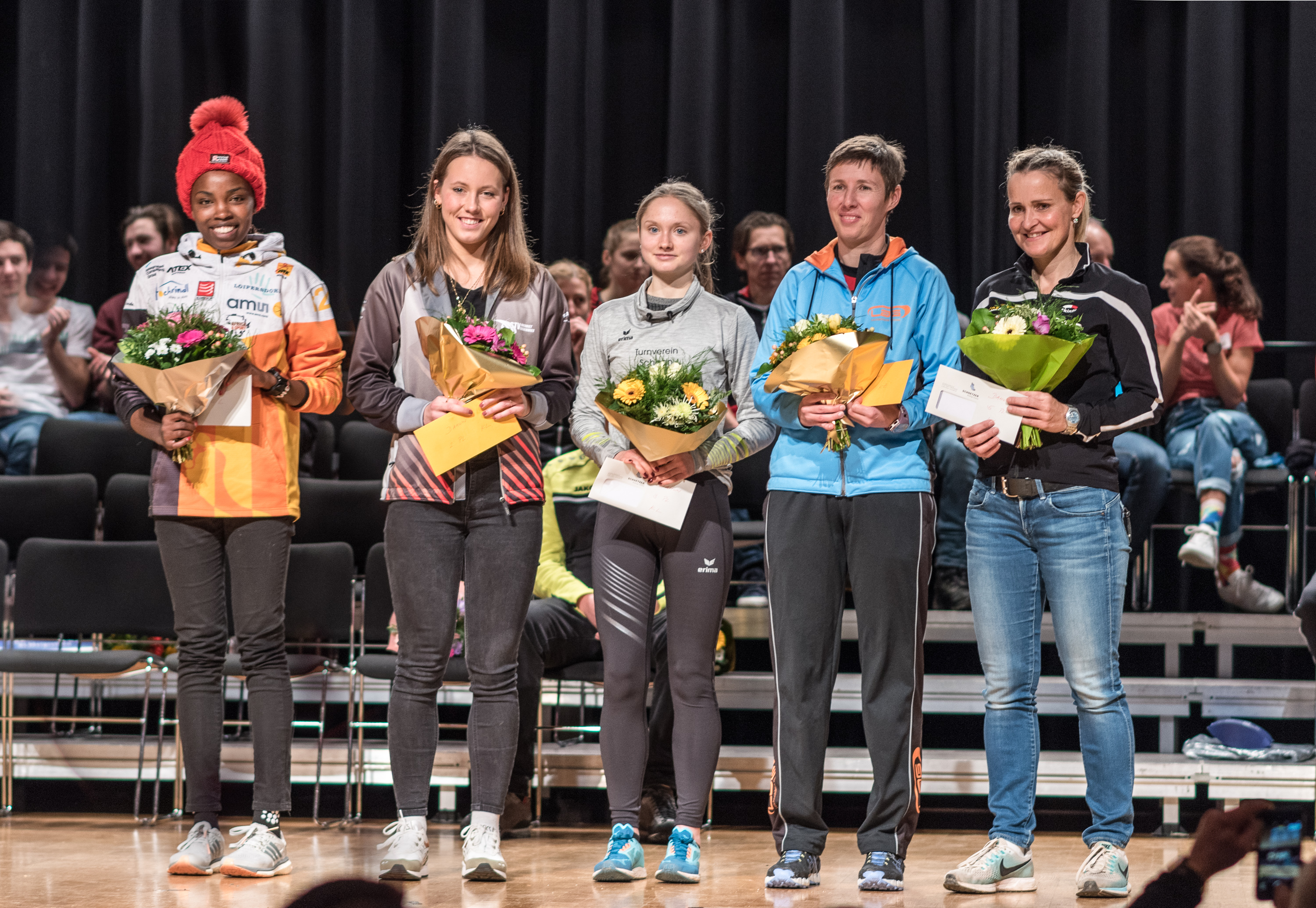 Lydia als Gesamtdritte bei der Siegerehrung